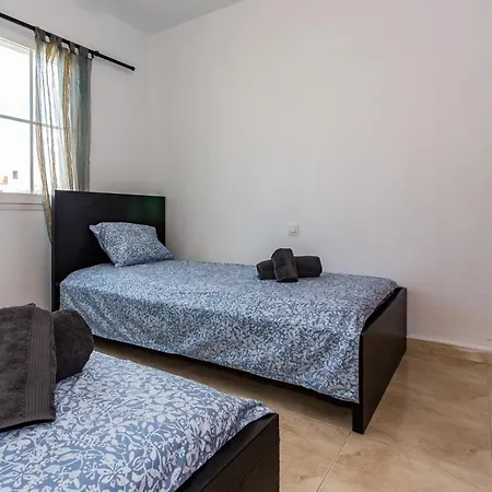 Bright 5 Minutes Walking From The Beach Tías