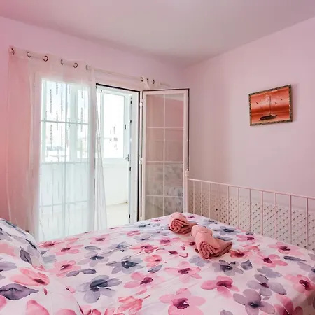 Bright 5 Minutes Walking From The Beach Apartment