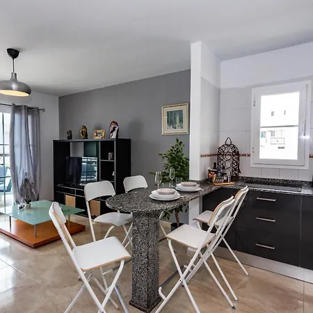 Bright 5 Minutes Walking From The Beach Apartment