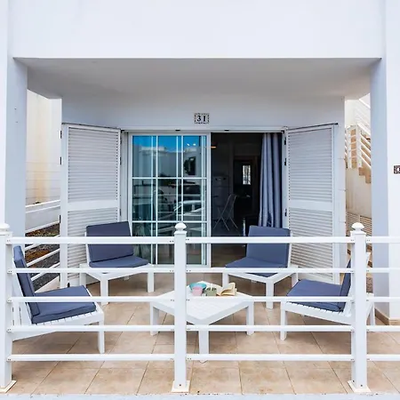 Bright 5 Minutes Walking From The Beach Apartment Tias